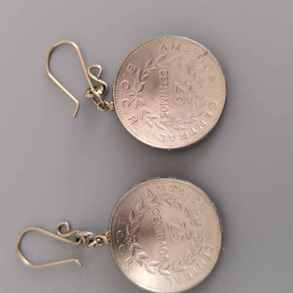 Vintage Costa Rica Coin Earrings  1974 25 Centimos History Culture Dangle - Picture 2 of 3